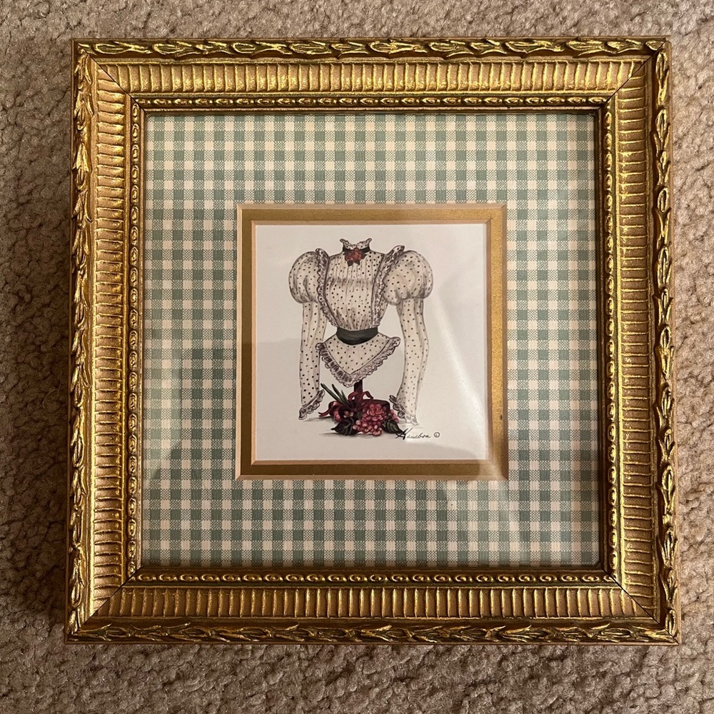 Victorian gold rimmed photo decor